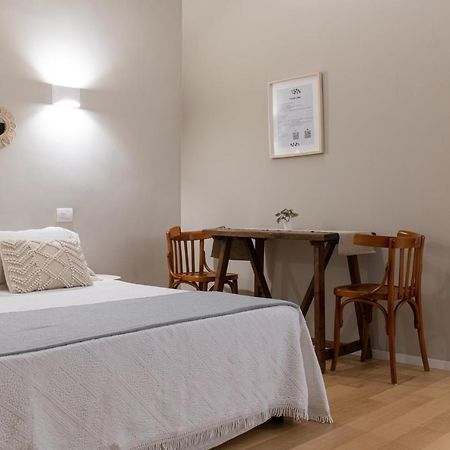 Room24 L Bari Bagian luar foto