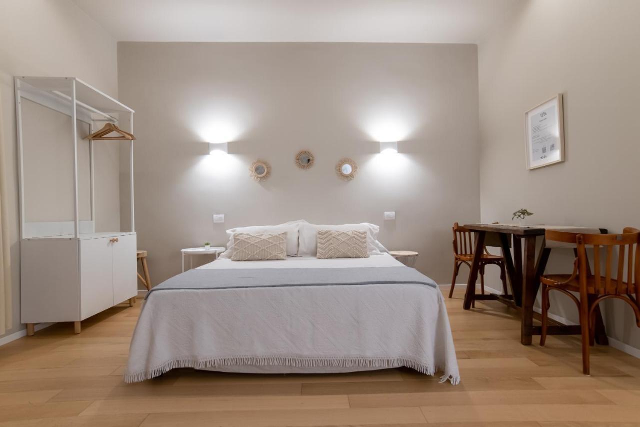 Room24 L Bari Bagian luar foto
